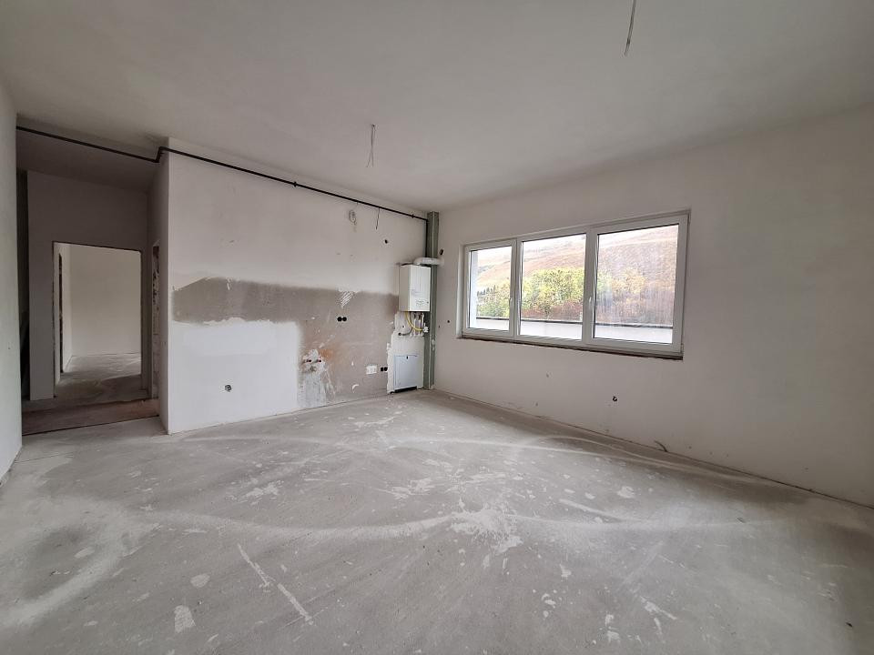 Apartament cu 3 camere, terasa de 60 mp, zona ROATA FAGET