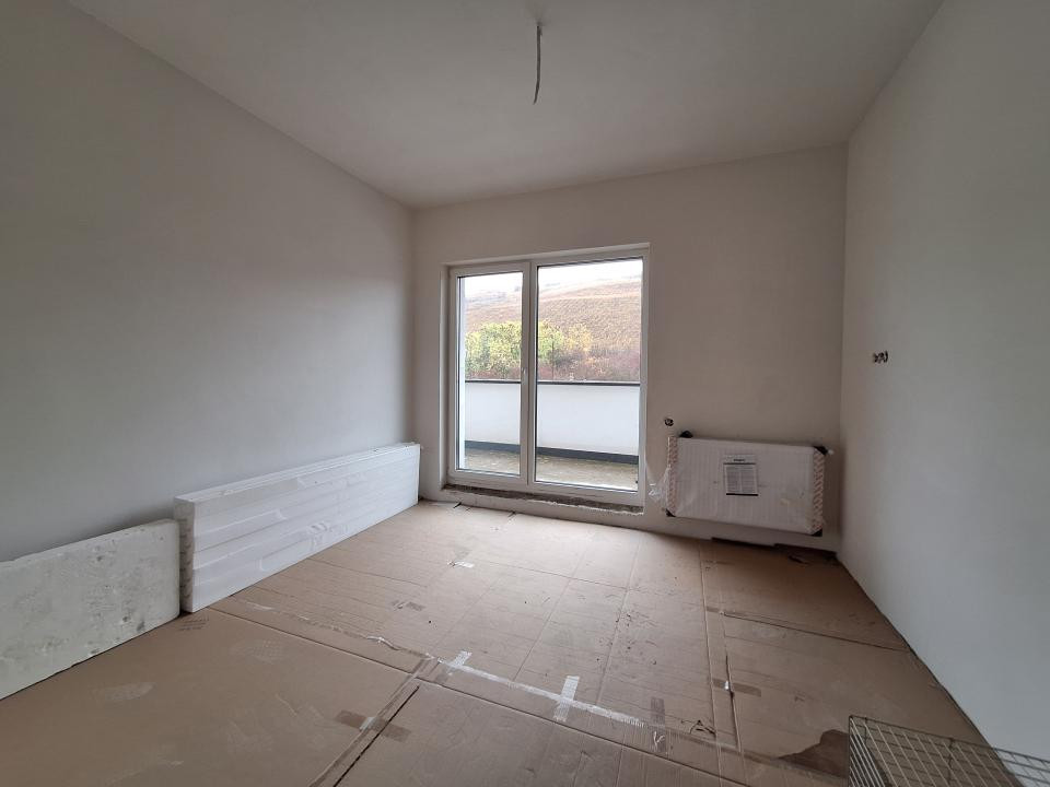 Apartament cu 3 camere, terasa de 60 mp, zona ROATA FAGET