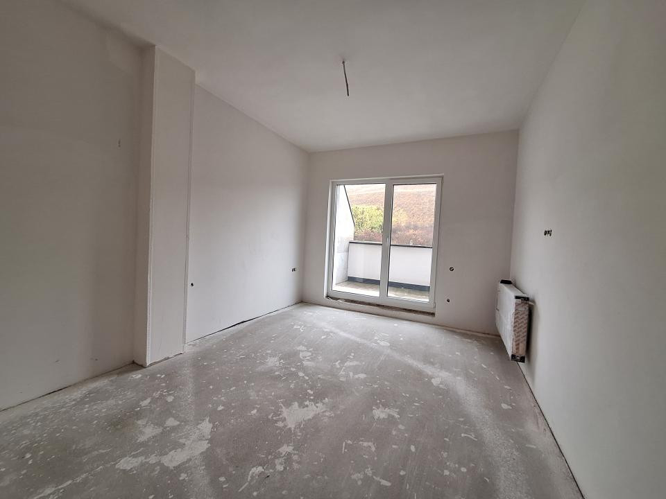Apartament cu 3 camere, terasa de 60 mp, zona ROATA FAGET