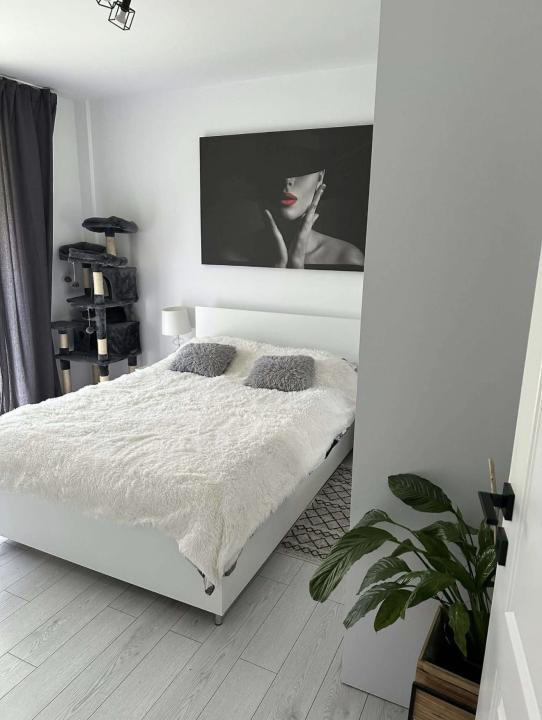 Apartament cu 3 camere , terasa 20 mp,parcare subterana,strada Eroilor
