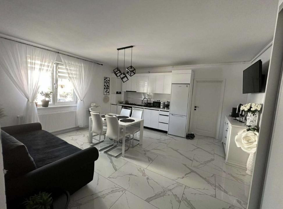 Apartament cu 3 camere , terasa 20 mp,parcare subterana,strada Eroilor