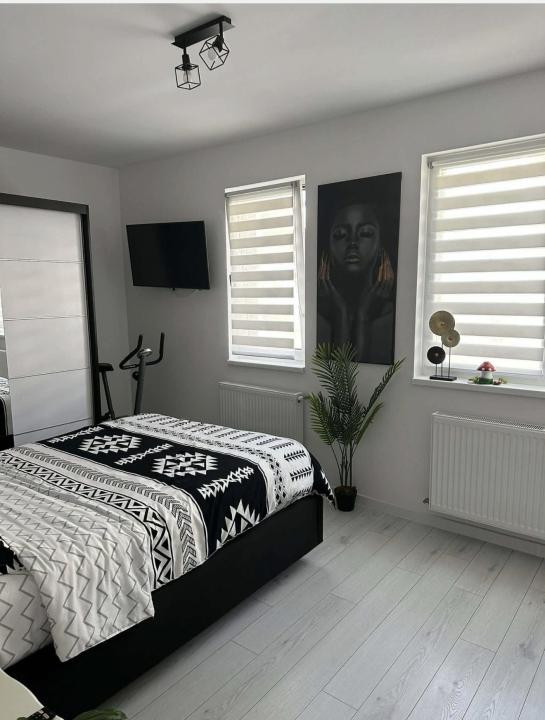 Apartament cu 3 camere , terasa 20 mp,parcare subterana,strada Eroilor