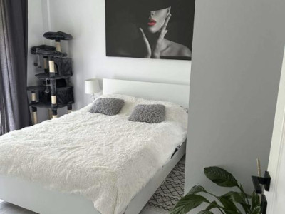 Apartament cu 3 camere , terasa 20 mp,parcare subterana,strada Eroilor