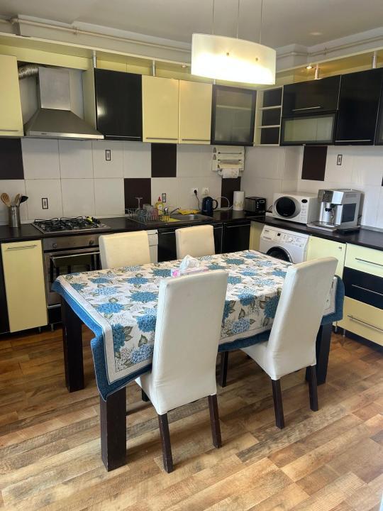 Apartament 4 camere, 2 băi, 98 mp utili,Zorilor