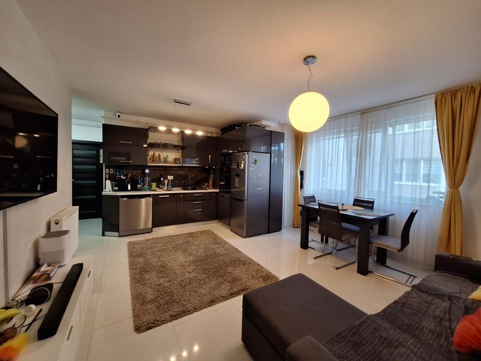 Apartament la etajul 1, balcon, la cheie, langa VIVO