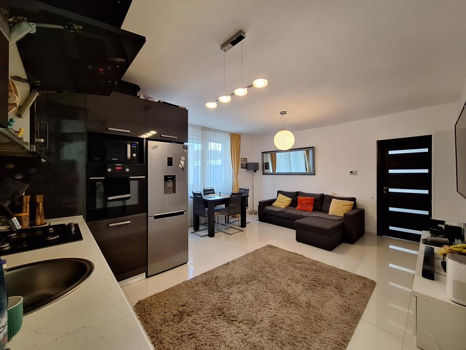 Apartament la etajul 1, balcon, la cheie, langa VIVO