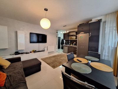 Apartament la etajul 1, balcon, la cheie, langa VIVO
