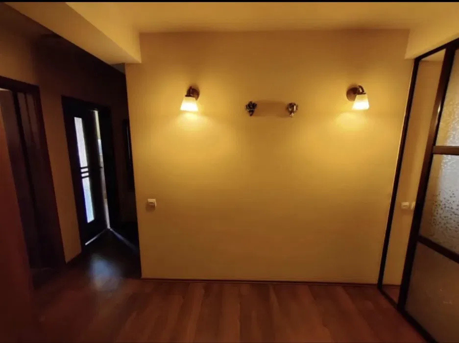 Apartament cu 3 camere, 80 mp, etajul 1, zona Stejarului