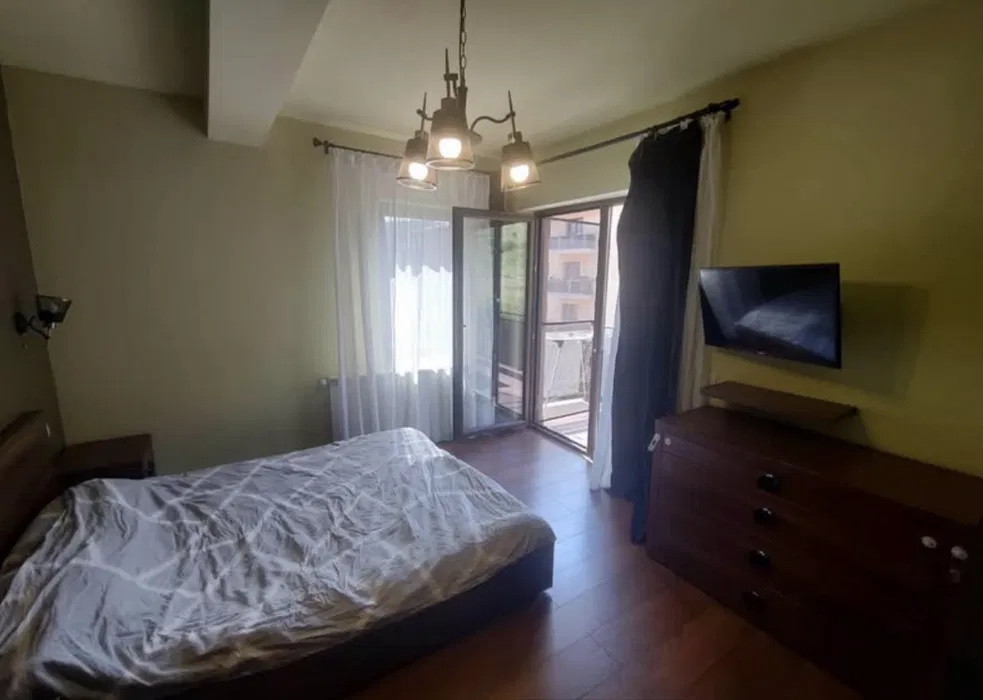 Apartament cu 3 camere, 80 mp, etajul 1, zona Stejarului
