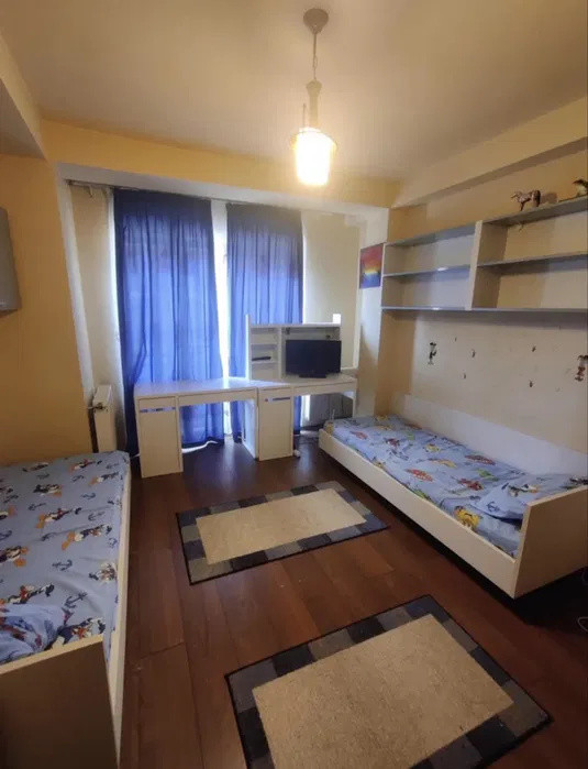 Apartament cu 3 camere, 80 mp, etajul 1, zona Stejarului