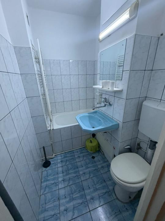 Apartament de inchiriat 3 camere etaj intermediar strada Parang!