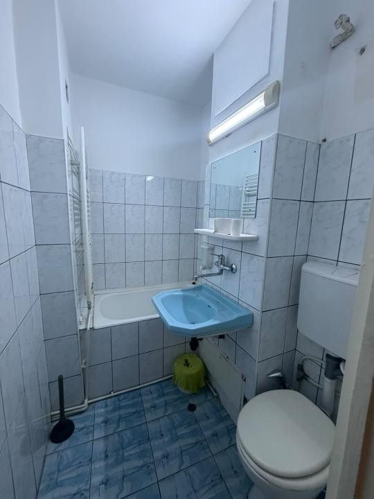 Apartament de inchiriat 3 camere etaj intermediar strada Parang!