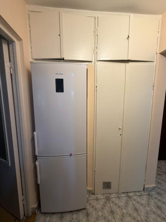 Apartament de inchiriat 3 camere etaj intermediar strada Parang!