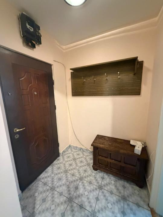Apartament de inchiriat 3 camere etaj intermediar strada Parang!