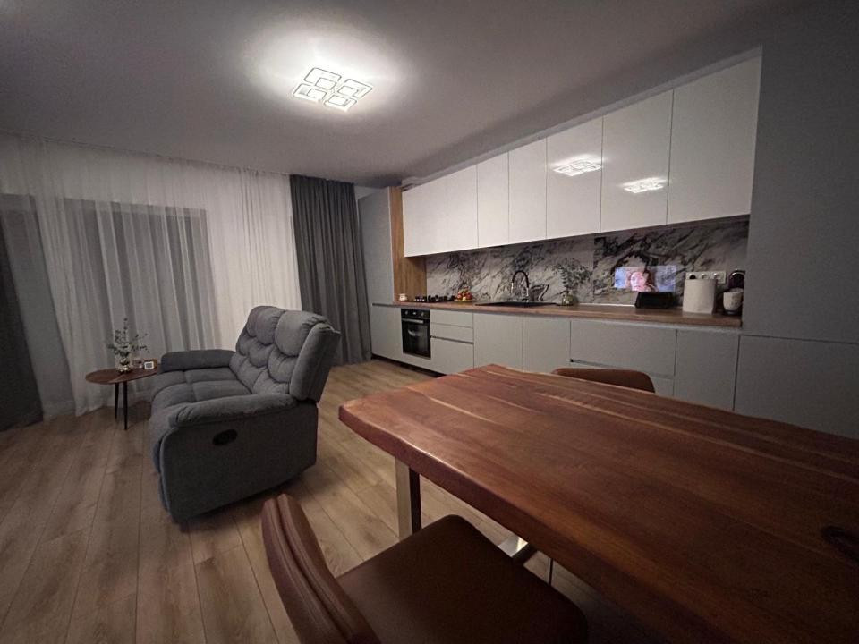 Apartament finisat modern, parcare, zona Teilor
