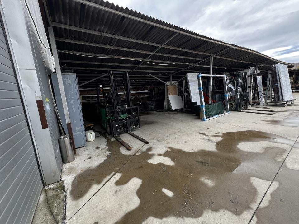 Showroom, birouri și hală de producție Floresti 1.350 mp | Teren 4.300 mp | E60 