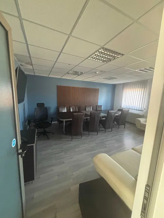 Showroom, birouri și hală de producție Floresti 1.350 mp | Teren 4.300 mp | E60 
