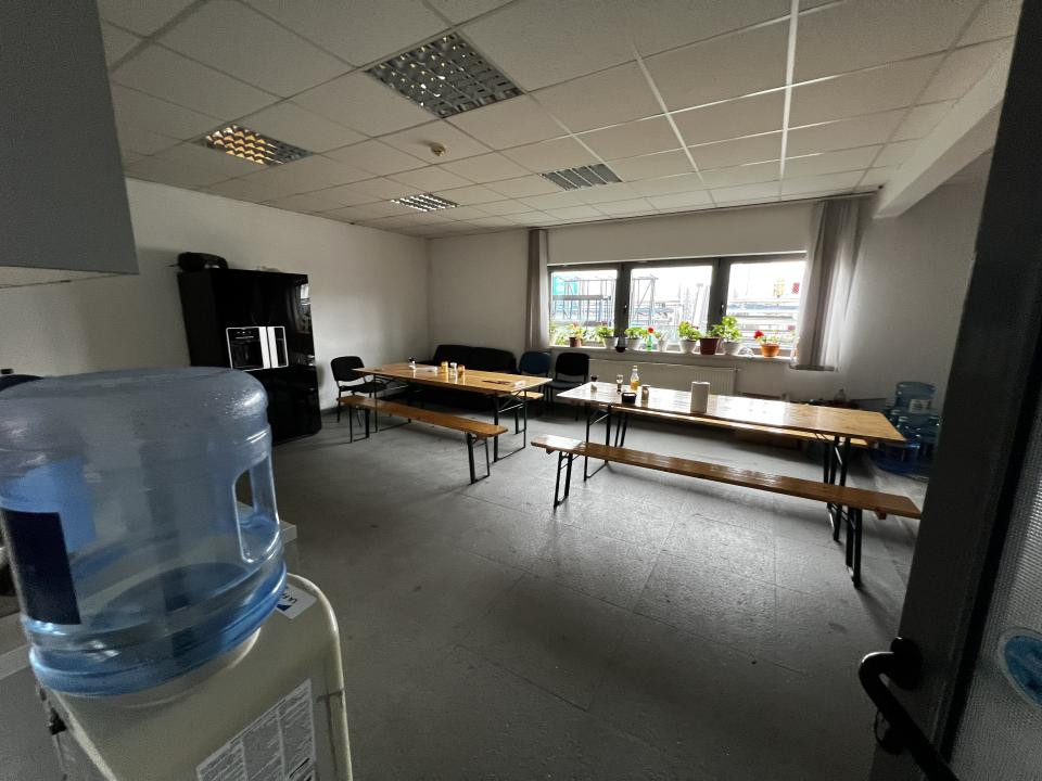 Showroom, birouri și hală de producție Floresti 1.350 mp | Teren 4.300 mp | E60 