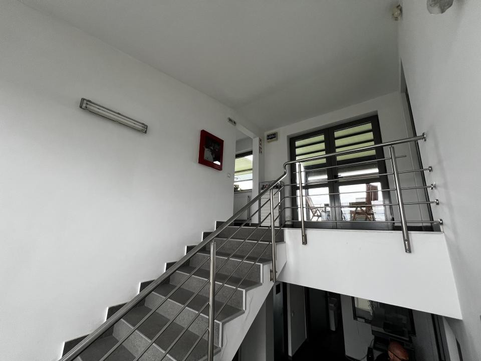 Showroom, birouri și hală de producție Floresti 1.350 mp | Teren 4.300 mp | E60 