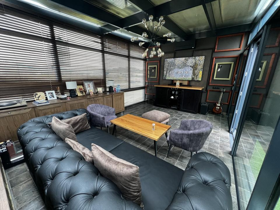 Showroom, birouri și hală de producție Floresti 1.350 mp | Teren 4.300 mp | E60 