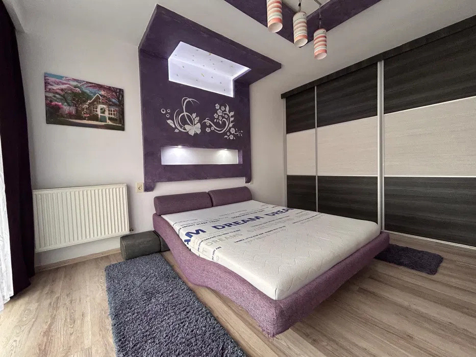 Apartament decomandat, etaj intermediar, zona Porii