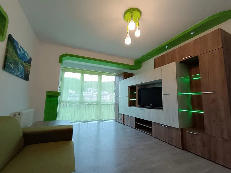 Apartament decomandat, etaj intermediar, zona Porii