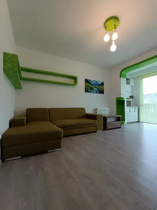 Apartament decomandat, etaj intermediar, zona Porii