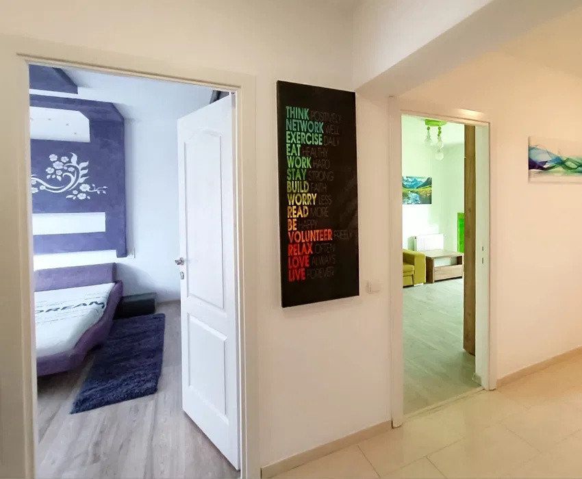 Apartament decomandat, etaj intermediar, zona Porii