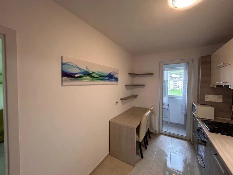 Apartament decomandat, etaj intermediar, zona Porii