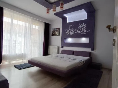Apartament decomandat, etaj intermediar, zona Porii
