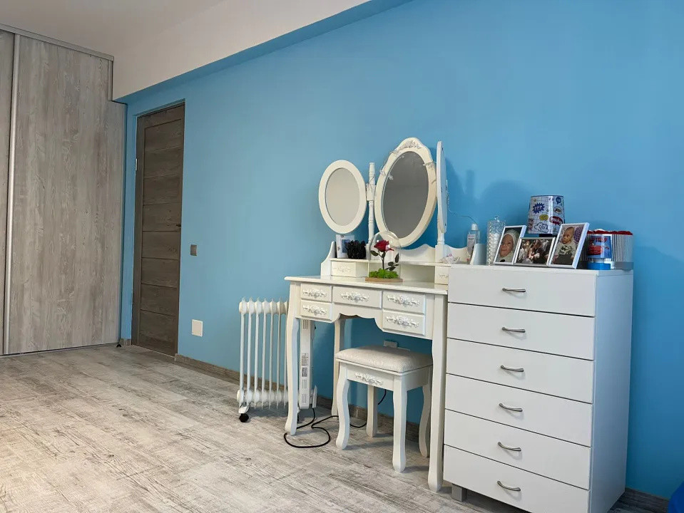 Apartament decomandat 2 camere etaj intermediar si parcare!