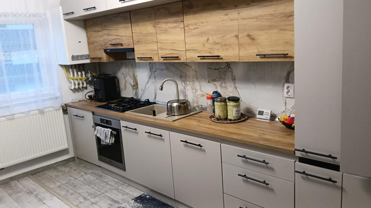Apartament decomandat 2 camere etaj intermediar si parcare!