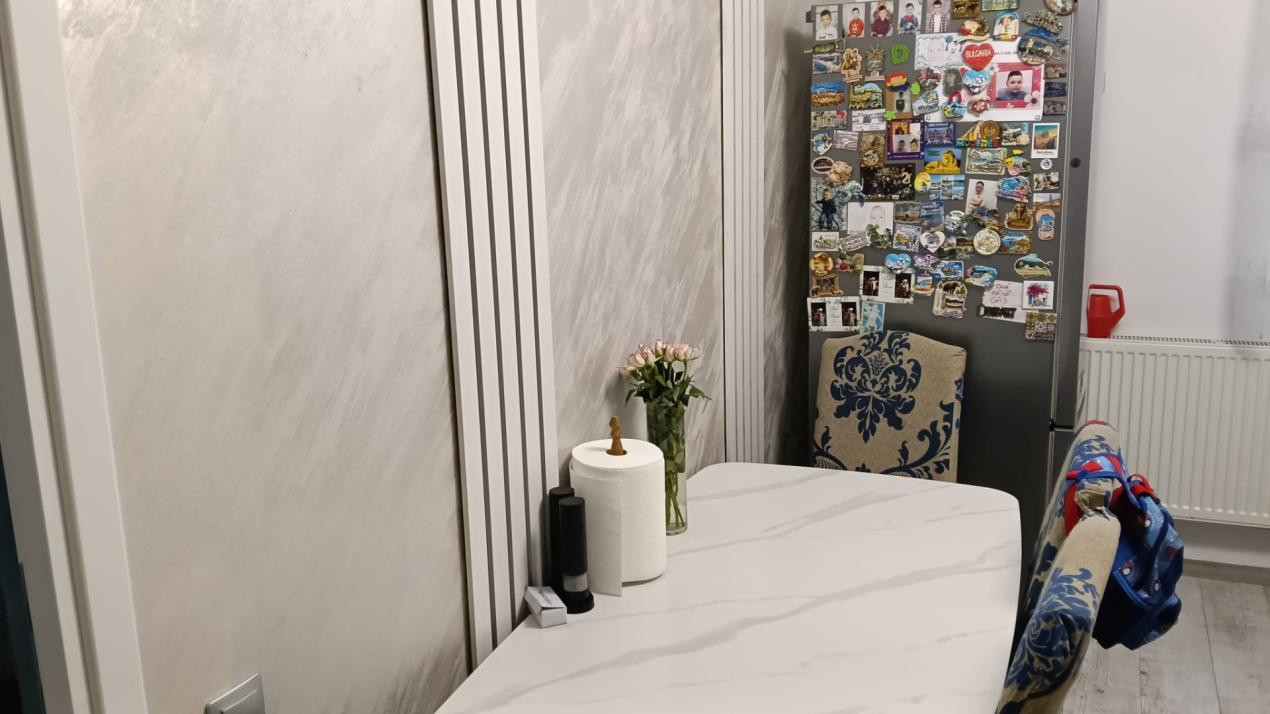 Apartament decomandat 2 camere etaj intermediar si parcare!