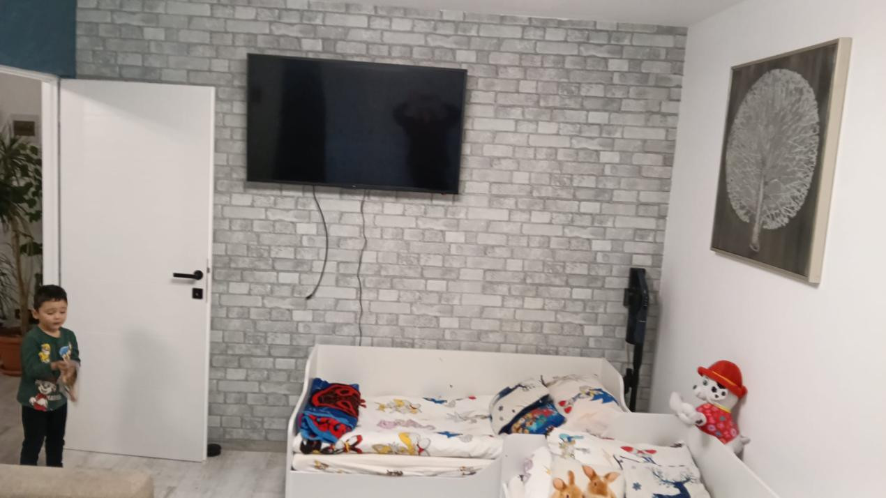 Apartament decomandat 2 camere etaj intermediar si parcare!