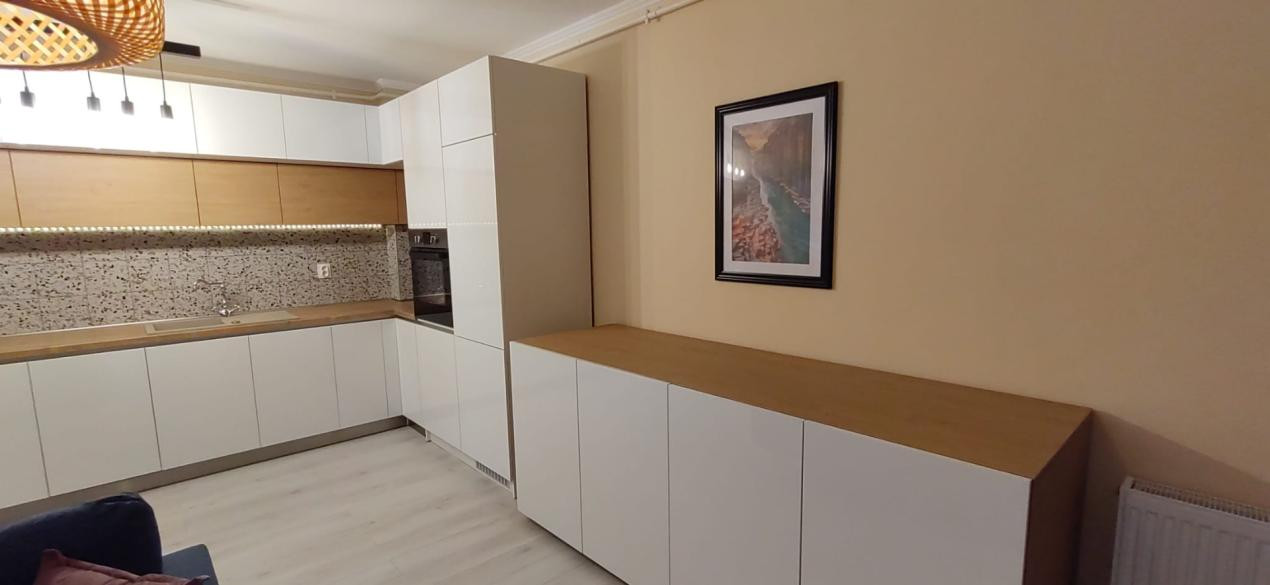 Apartament in bloc nou, etaj intermediar, zona Terra