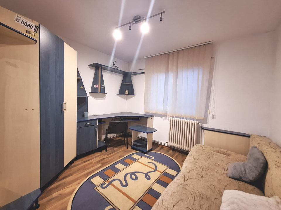 Apartament decomandat, 42 mp, balcon, strada Primaverii
