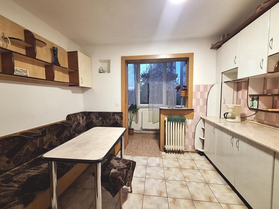 Apartament decomandat, 42 mp, balcon, strada Primaverii