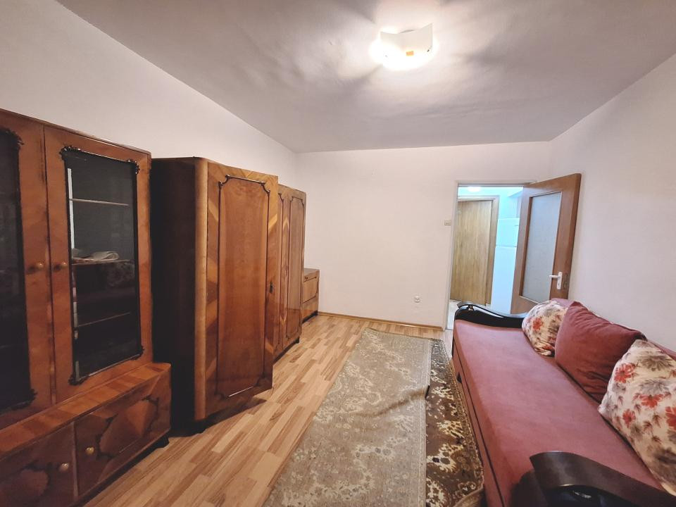 Apartament decomandat, 42 mp, balcon, strada Primaverii