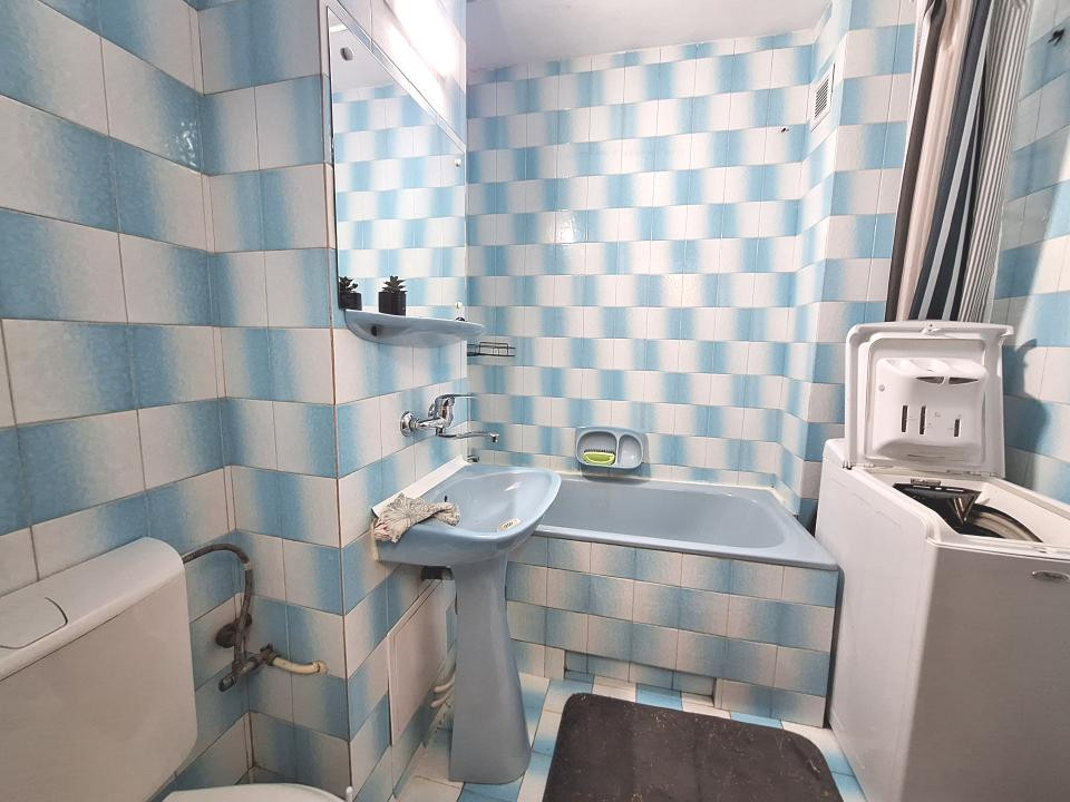 Apartament decomandat, 42 mp, balcon, strada Primaverii
