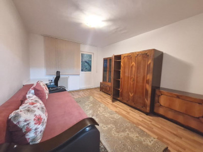 Apartament decomandat, 42 mp, balcon, strada Primaverii