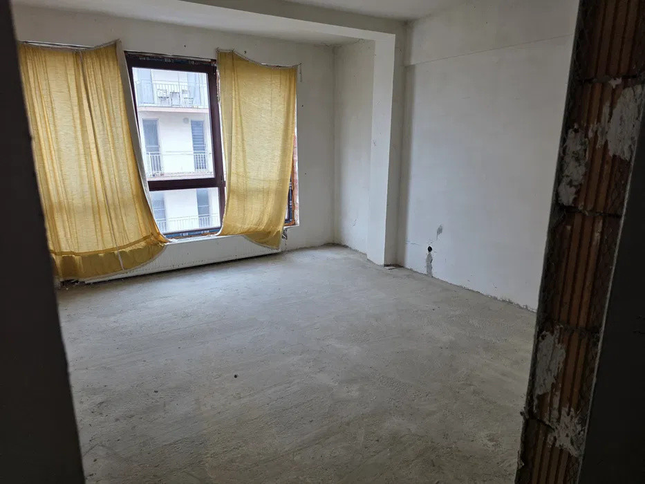 Apartament semifinisat, cu CF, parcare subterana, zona Teilor