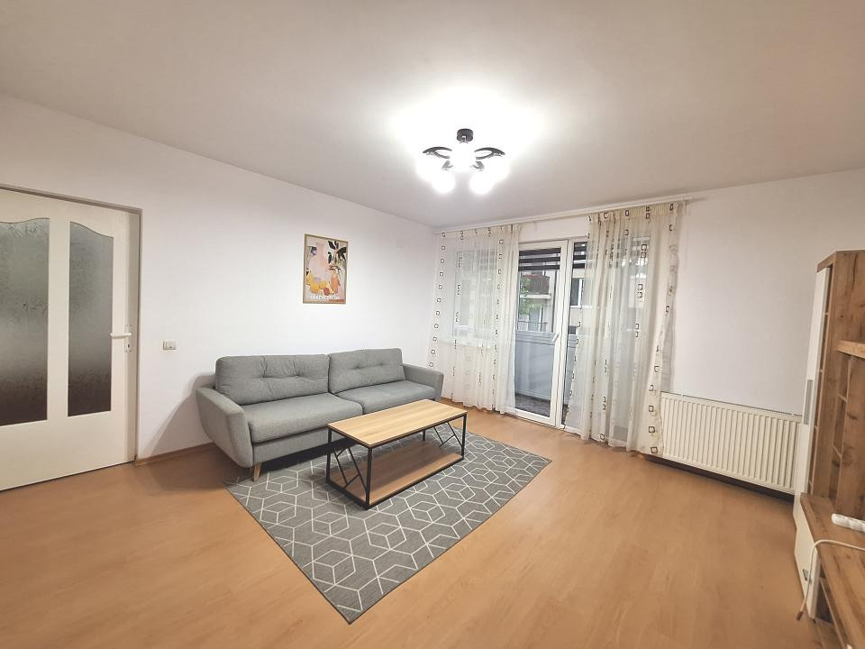 Apartament la etaj intermediar, 48 mp, balcon, zona JYSK, Floresti