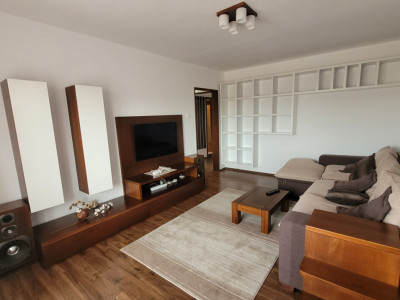 Apartament 3 camere, 65 mp, balcon, zona Intre Lacuri