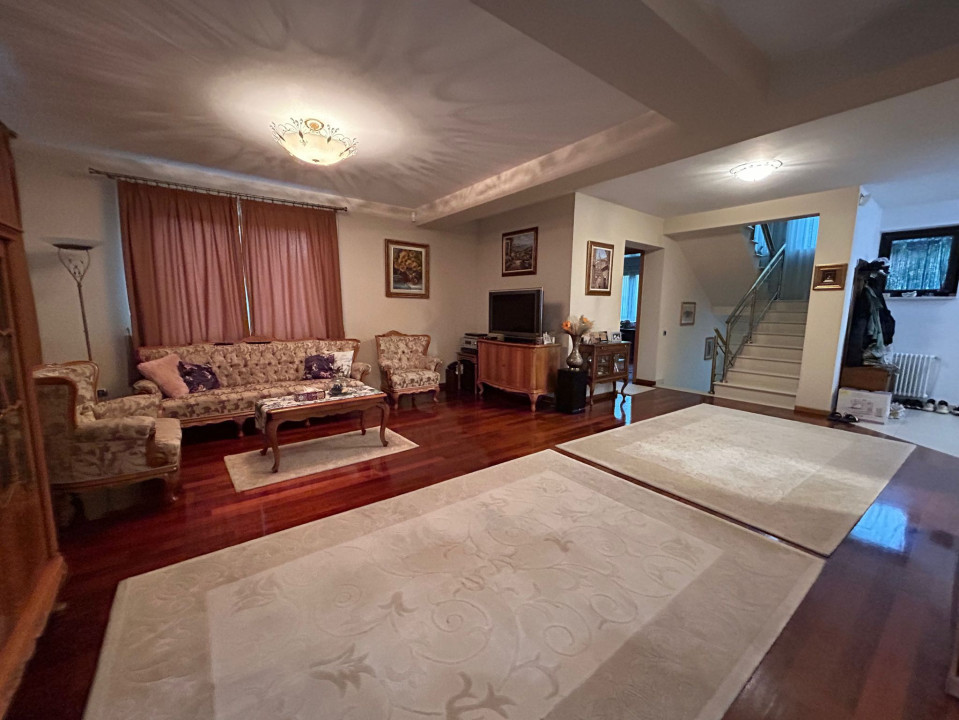 Casa individuala, 6 camere, 300 mp, 1100 mp teren, Prof Ioan Rus