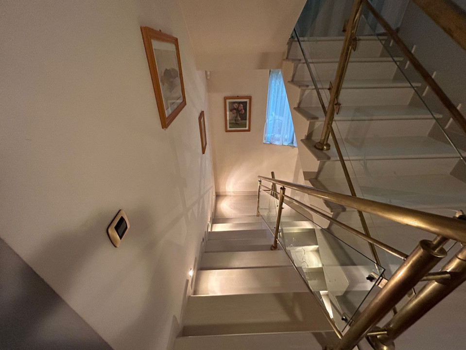 Casa individuala, 6 camere, 300 mp, 1100 mp teren, Prof Ioan Rus