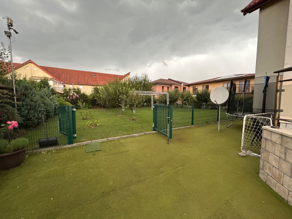 Casa individuala, 6 camere, 300 mp, 1100 mp teren, Prof Ioan Rus