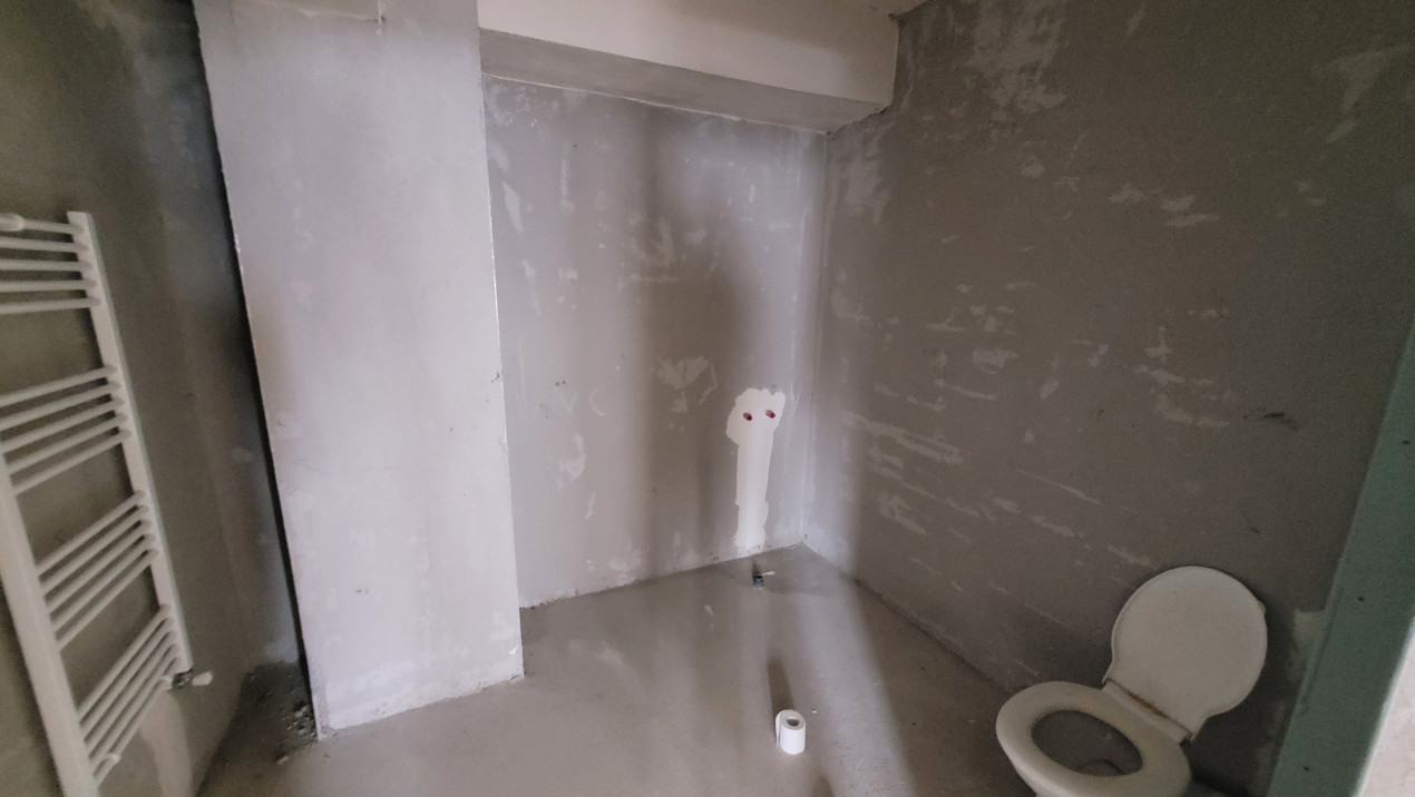 Apartament de 3 camere, semifinisat, Terasa, zona Terra 