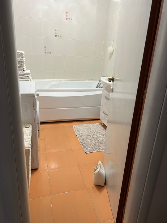 Apartament cu 3 camere,parcare inclusa ,zona Muzeul Apei