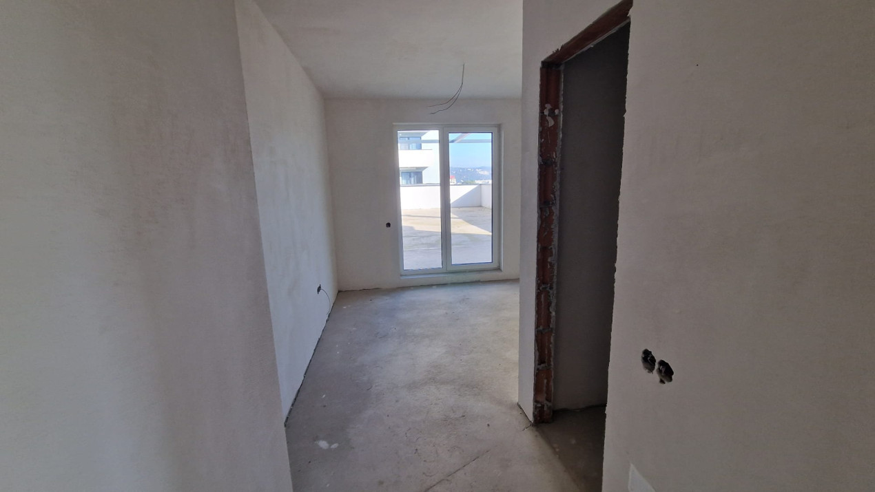 Apartament cu 2 camere, 54 mp si terasa de 75 mp, zona Vivo