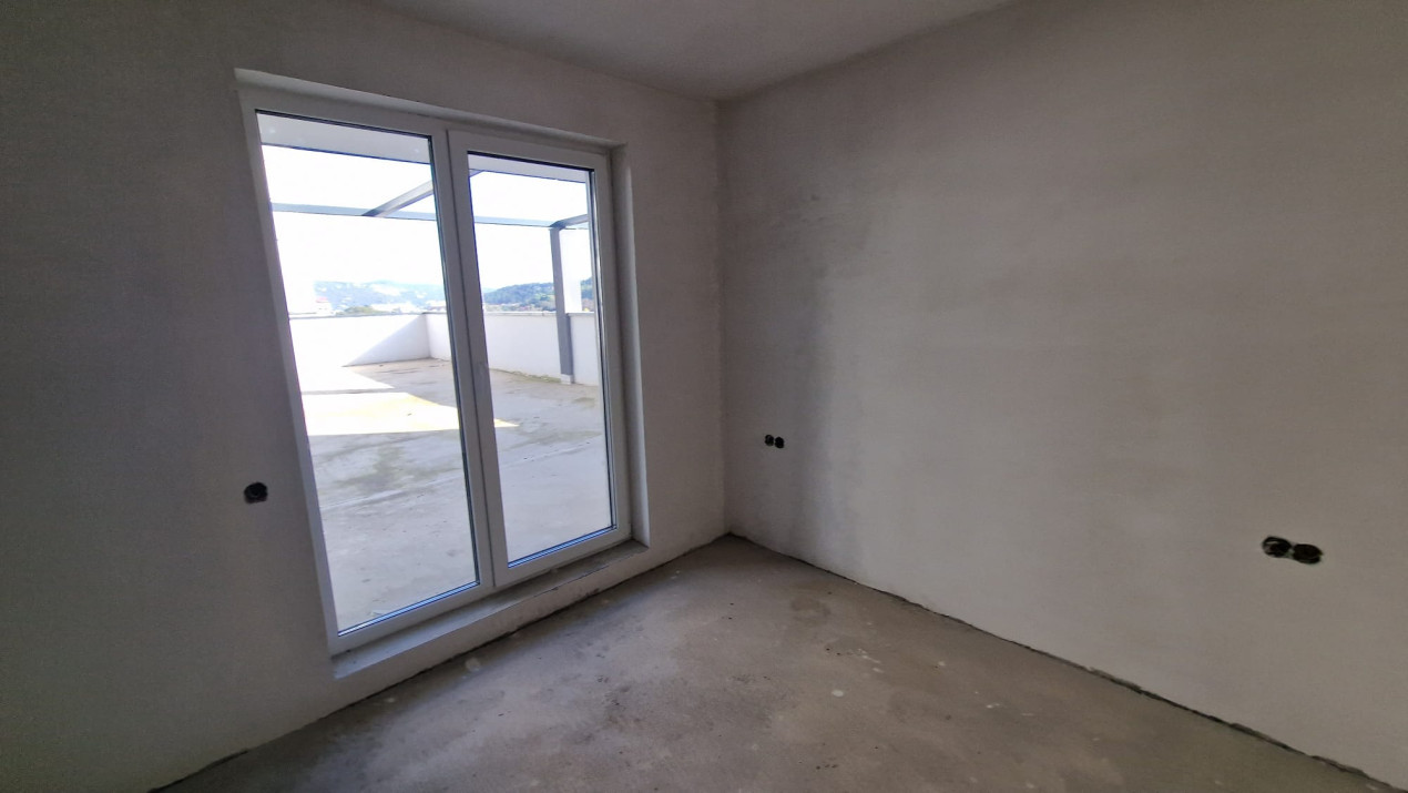 Apartament cu 2 camere, 54 mp si terasa de 75 mp, zona Vivo